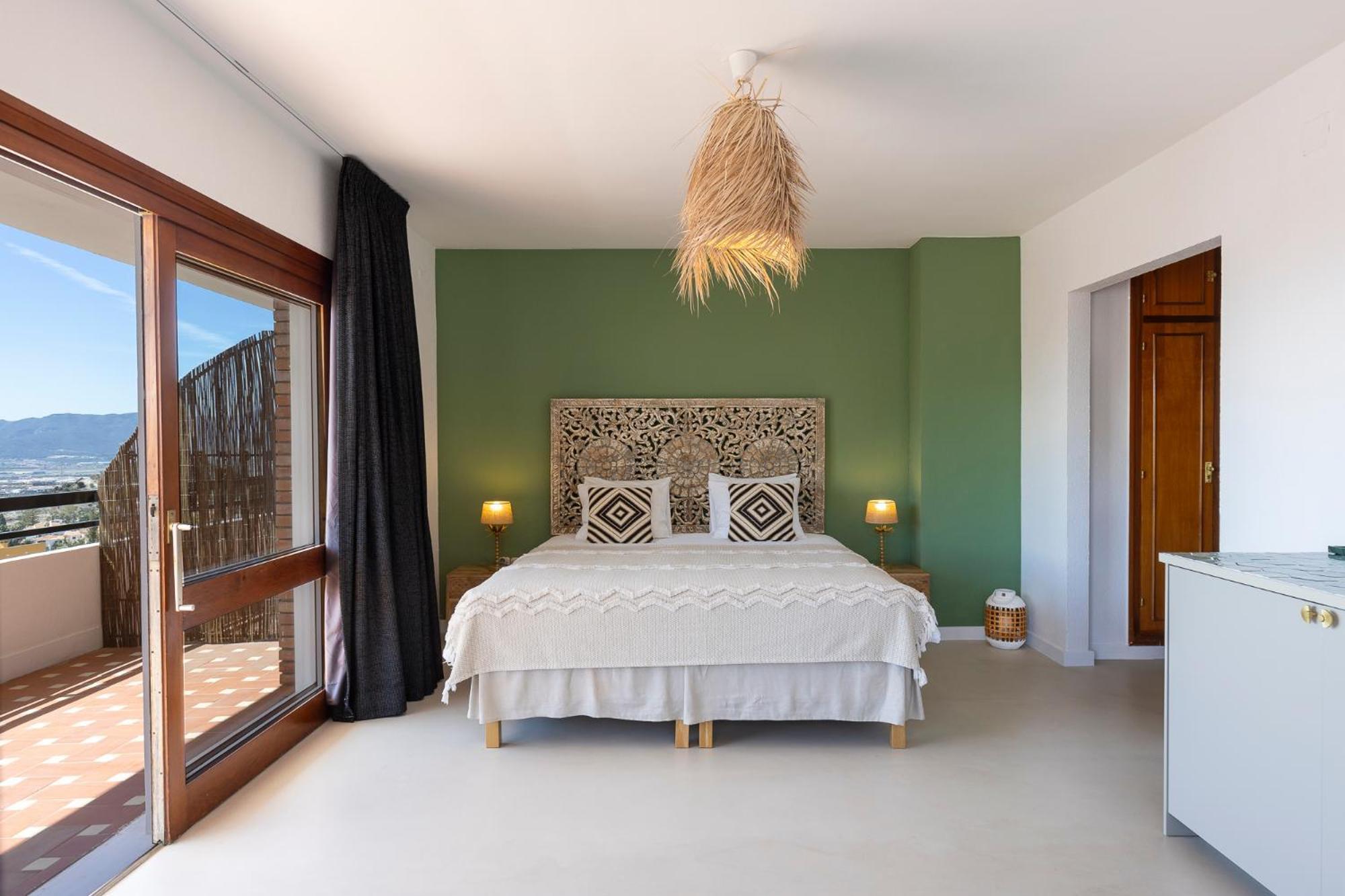 Deluxe tweepersoonskamer met balkon en uitzicht op zee